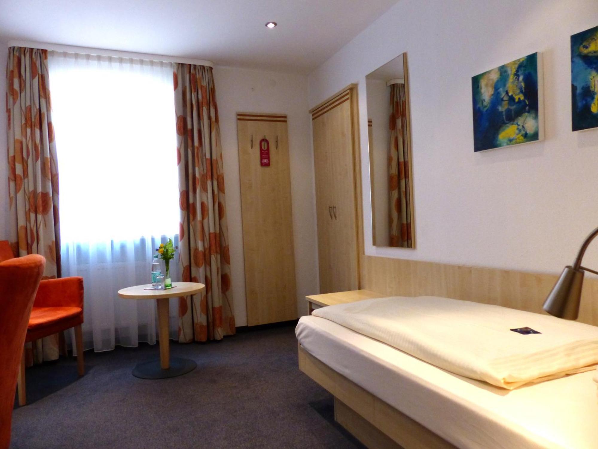 Hasi'S Hotel Grafing Eksteriør billede