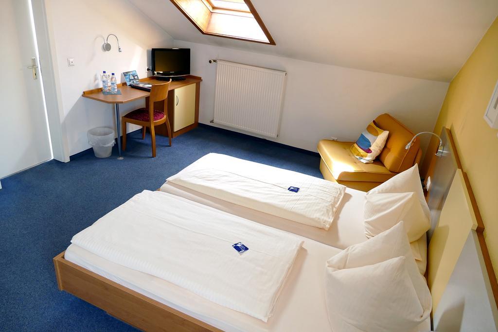 Hasi'S Hotel Grafing Eksteriør billede