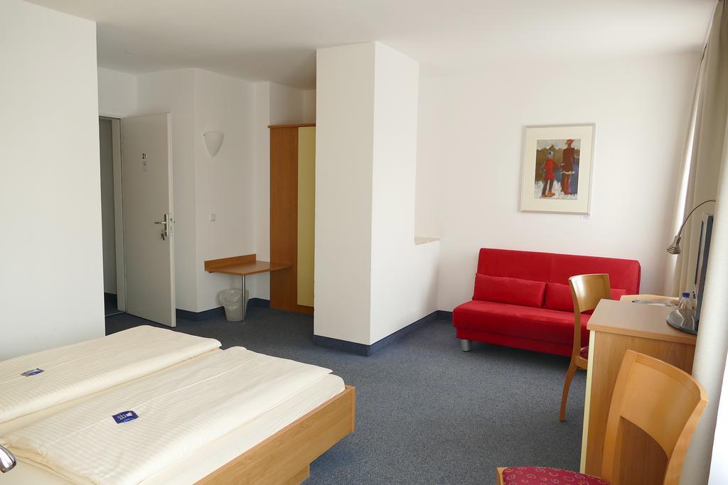Hasi'S Hotel Grafing Eksteriør billede